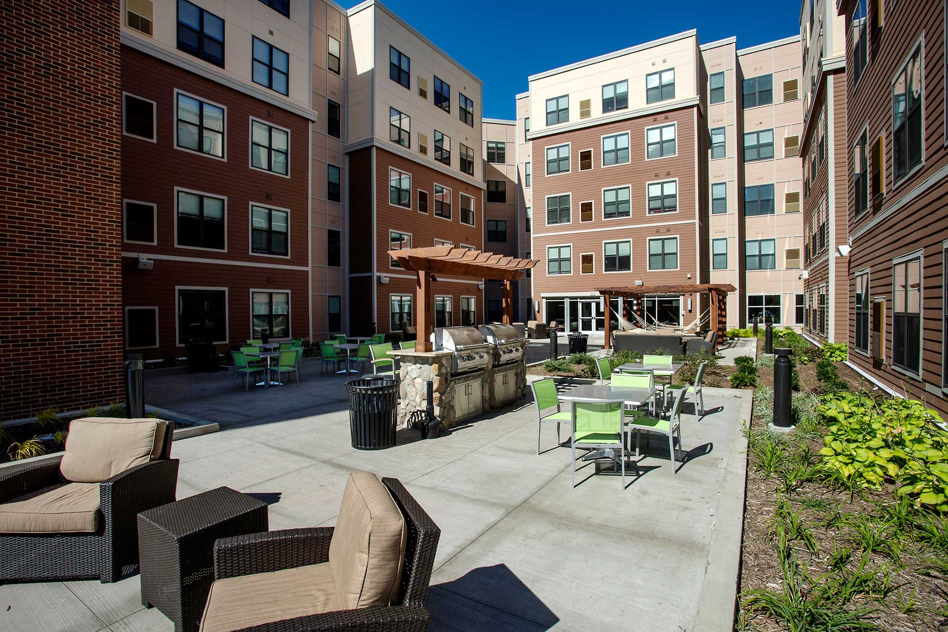 Courtyard at 23 Twenty Lincoln student apartments
