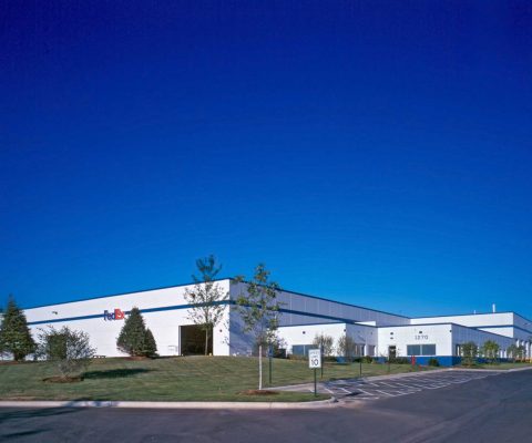 Exterior of FedEx distribution facility in Aurora, IL