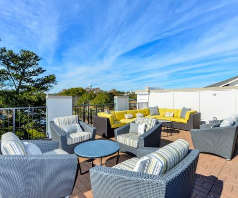 Roof top seating area at The Veranda at Groveway